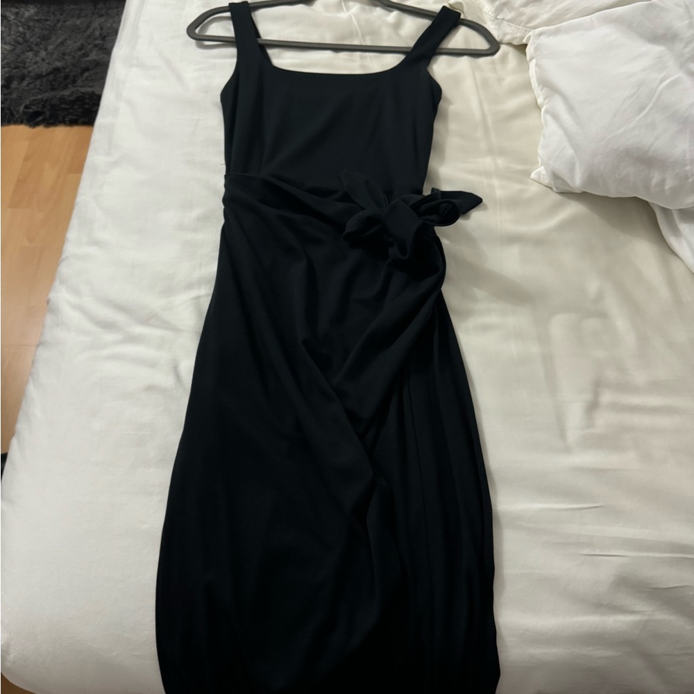 ARITZIA SATURN MIDI DRESS IN BLACK. SIZE XS